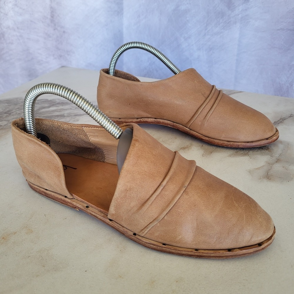 Beek Egret Tan Leather Loafers  Size 7 Women's